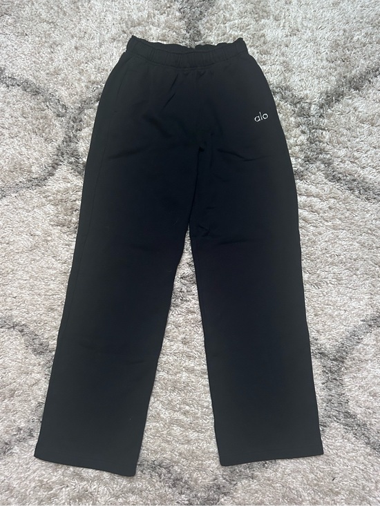 ALO Yoga Pants - Alo Accolade Black Straight Leg Sweatpants